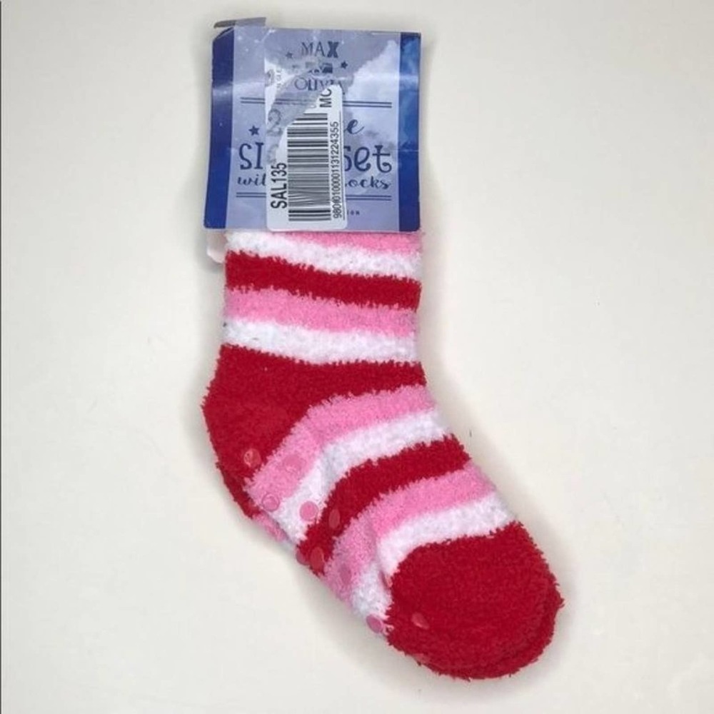 Max and Olivia Kids plush socks with gripping soles.